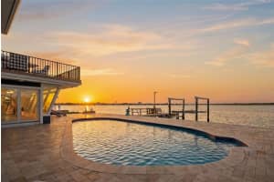 16123 6th St E, REDINGTON BEACH