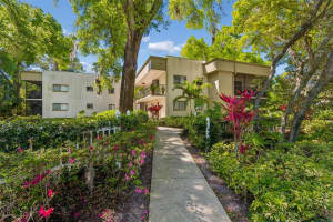 3300 FOX CHASE CIRCLE, PALM HARBOR, FL 34683 - MLS#MFRTB8487628