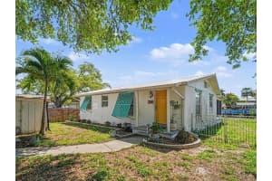 704 69TH AVENUE, BRADENTON, FL 34207 - MLS#MFRTB8488042
