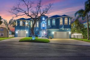 9425 Oak St, RIVERVIEW