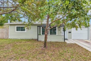 7017 Meadowlawn Dr N, ST PETERSBURG