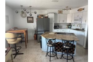 525 MANATEE COURT, VENICE, FL 34285 - MLS#MFRTB8488628