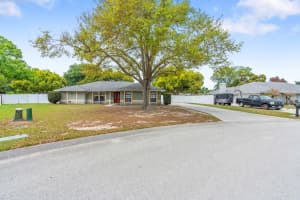 2550 ROSLYN LANE, LAKELAND, FL 33812 - MLS#MFRTB8488655