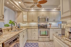 5640 GOLF POINTE DRIVE, SARASOTA, FL 34243 - MLS#MFRTB8488837