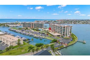 1 Key Capri #104-east, TREASURE ISLAND