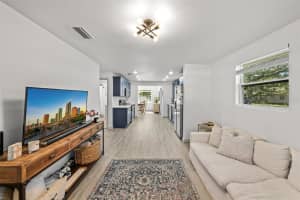 1801 KNOLLWOOD STREET, TAMPA, FL 33610 - MLS#MFRTB8489520