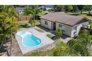 301 5TH AVENUE, RUSKIN, FL 33570 - MLS#MFRTB8490637