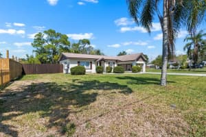 301 5TH AVENUE, RUSKIN, FL 33570 - MLS#MFRTB8490637