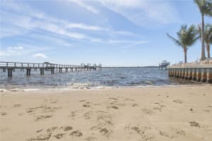 950 WEEDON DRIVE, ST PETERSBURG, FL 33702 - MLS#MFRTB8491475