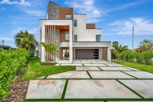 7176 SHORE DRIVE, ST PETERSBURG, FL 33707 - MLS#MFRTB8492040