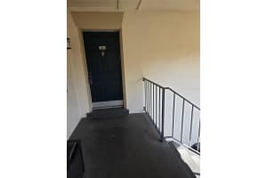 10342 CARROLLWOOD LANE, TAMPA, FL 33618 - MLS#MFRTB8492115