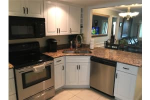 10380 CARROLLWOOD LANE, TAMPA, FL 33618 - MLS#MFRTB8492245