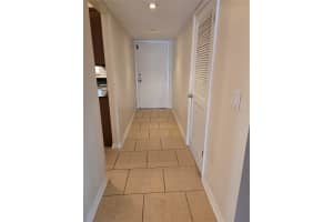 10350 CARROLLWOOD LANE, TAMPA, FL 33618 - MLS#MFRTB8492565