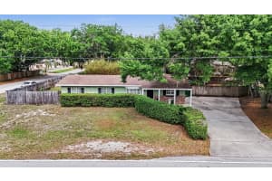 15402 LAKE MAGDALENE BOULEVARD, TAMPA, FL 33613 - MLS#MFRTB8492720