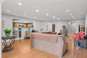 13140 VILLAGE CHASE CIRCLE, TAMPA, FL 33618 - MLS#MFRTB8492746