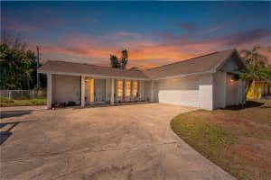 5824 Whistlewood Cir, SARASOTA