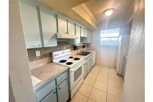 870 VILLAGE LAKE TERRACE, ST PETERSBURG, FL 33716 - MLS#MFRTB8492765