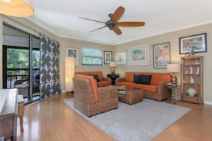 484 SANTA CRUZ PLACE, ST PETERSBURG, FL 33703 - MLS#MFRTB8492784