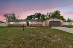 615 Royal Crest Dr, BRANDON