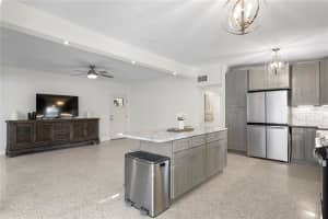 6931 GRANDE VISTA WAY, ST PETERSBURG, FL 33707 - MLS#MFRTB8493614