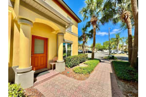 160 Coquina Bay Dr, ST PETERSBURG
