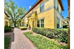 160 COQUINA BAY DRIVE, ST PETERSBURG, FL 33705 - MLS#MFRTB8493760