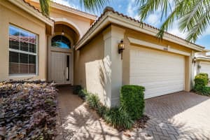 16020 GOLDEN LAKES DRIVE, WIMAUMA, FL 33598 - MLS#MFRTB8494080