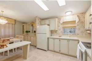 1537 DORAL CIRCLE, LADY LAKE, FL 32159 - MLS#MFRTB8494337