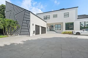 585 DOLPHIN AVENUE, ST PETERSBURG, FL 33705 - MLS#MFRTB8494467