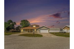 822 Diane Cir, ENGLEWOOD