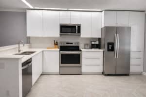 8651 10TH STREET, ST PETERSBURG, FL 33702 - MLS#MFRTB8494746