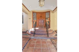 135 25TH AVENUE, ST PETERSBURG, FL 33704 - MLS#MFRTB8494808