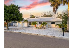 123 8th St, BELLEAIR BEACH