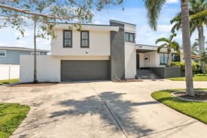 900 79TH STREET, ST PETERSBURG, FL 33707 - MLS#MFRTB8495517