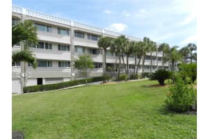 MLS# MFRTB8495626, Belleair Bluffs, Florida 33770