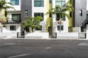 915 ARLINGTON AVENUE, ST PETERSBURG, FL 33705 - MLS#MFRTB8495723