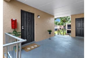 4724 CHRISTA COURT, TAMPA, FL 33614 - MLS#MFRTB8495806