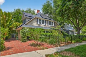 2318 WOODLAWN CIRCLE, ST PETERSBURG, FL 33704 - MLS#MFRTB8496168