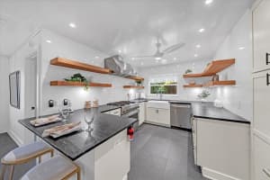 165 19TH AVENUE, ST PETERSBURG, FL 33705 - MLS#MFRTB8496495