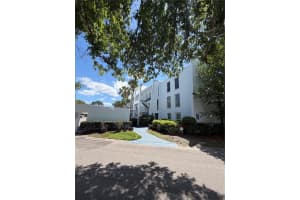 225 Country Club Dr #c330, LARGO