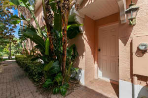 24 MANGROVE POINT, ST PETERSBURG, FL 33705 - MLS#MFRTB8497564