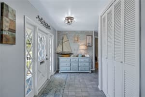 563 LEWIS BOULEVARD, ST PETERSBURG, FL 33705 - MLS#MFRTB8497738