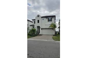 1112 Seagrape Dr, RUSKIN