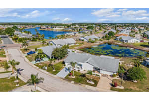 381 CLUB MANOR DRIVE, SUN CITY CENTER, FL 33573 - MLS#MFRTB8497802