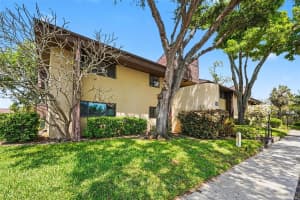 10755 VILLAGE CLUB CIRCLE, ST PETERSBURG, FL 33716 - MLS#MFRTB8497993