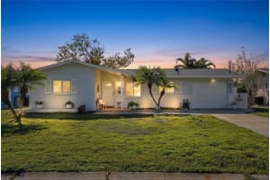 1218 Lazy Lake Rd E, DUNEDIN