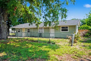 355 OAK AVENUE, FROSTPROOF, FL 33843 - MLS#MFRTB8498386