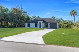 644 WOODCREST DR, LEHIGH ACRES, FL 33972 - MLS#MFRTB8499934