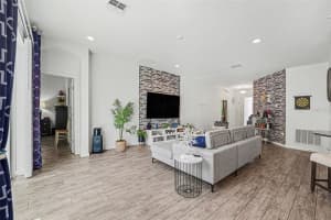 501 SAPPHIRE DR, DAVENPORT, FL 33837 - MLS#MFRTB8500041