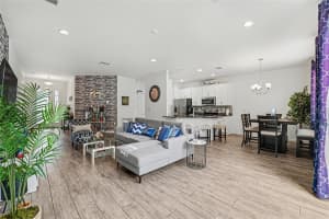 501 SAPPHIRE DR, DAVENPORT, FL 33837 - MLS#MFRTB8500041